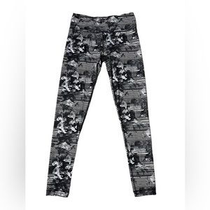 Size S black and white printed leggings